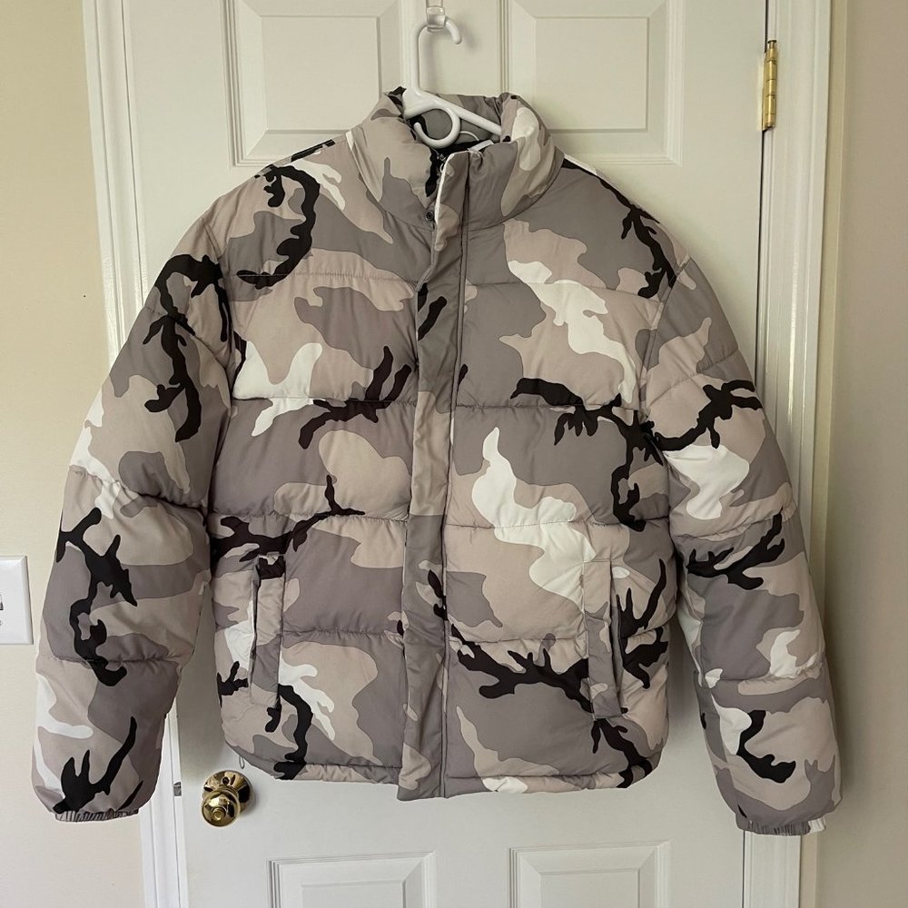 Urban Outfitters Camo Puffer Coat-Size Large